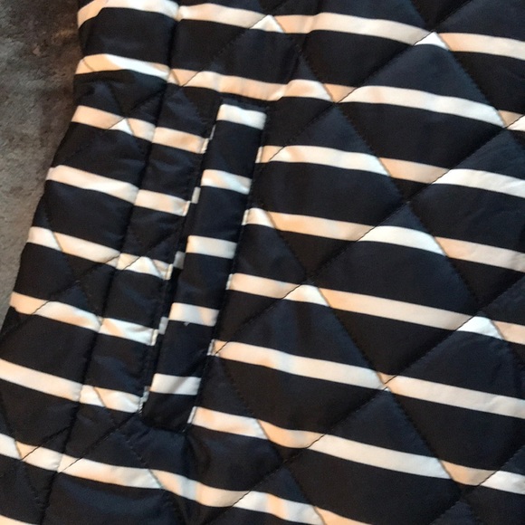 GAP Striped Vest - Picture 2 of 4